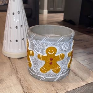 NEW GINGERBREAD MAN CANDLE - SCENT “Cozy Gingerbread House” Smells Good
